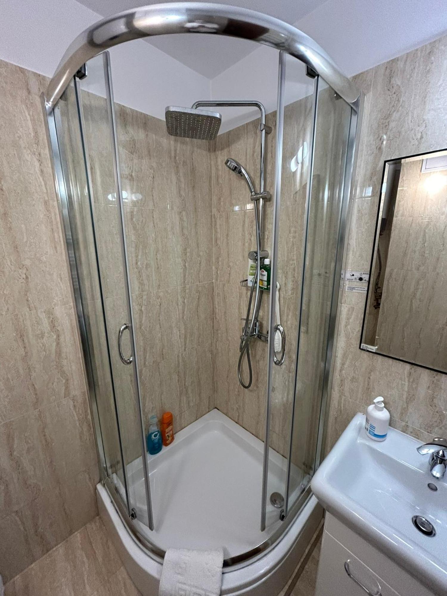 Apart. Premium Ultracentral, 3 Camere Loc Parcare. Ploieşti Kültér fotó