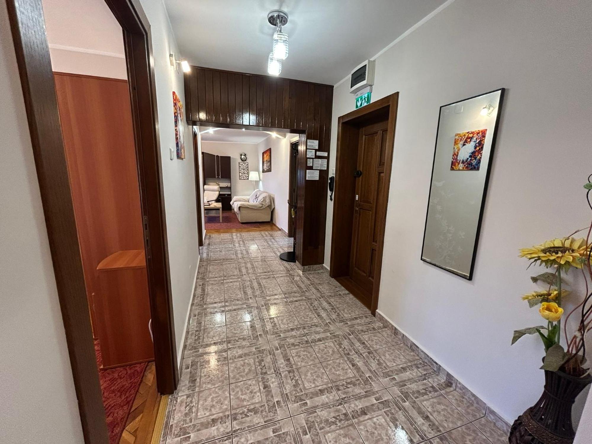 Apart. Premium Ultracentral, 3 Camere Loc Parcare. Ploieşti Kültér fotó